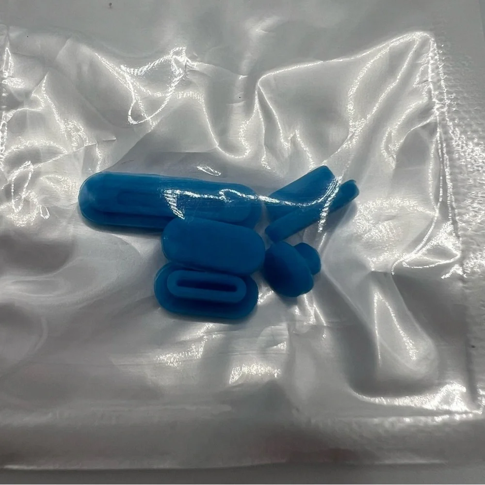 Silicone Keyboard Cover & Dust‎ Plugs for MacBook – Blue